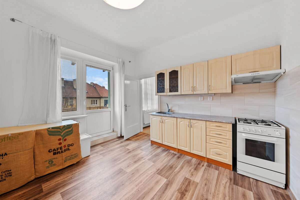 Pron&aacute;jem bytu 3+1 s balkonem, ul. Krko&scaron;kova &ndash; prostorn&yacute; byt v klidn&eacute; lokalitě s v&yacute;bornou dostupnost&iacute;