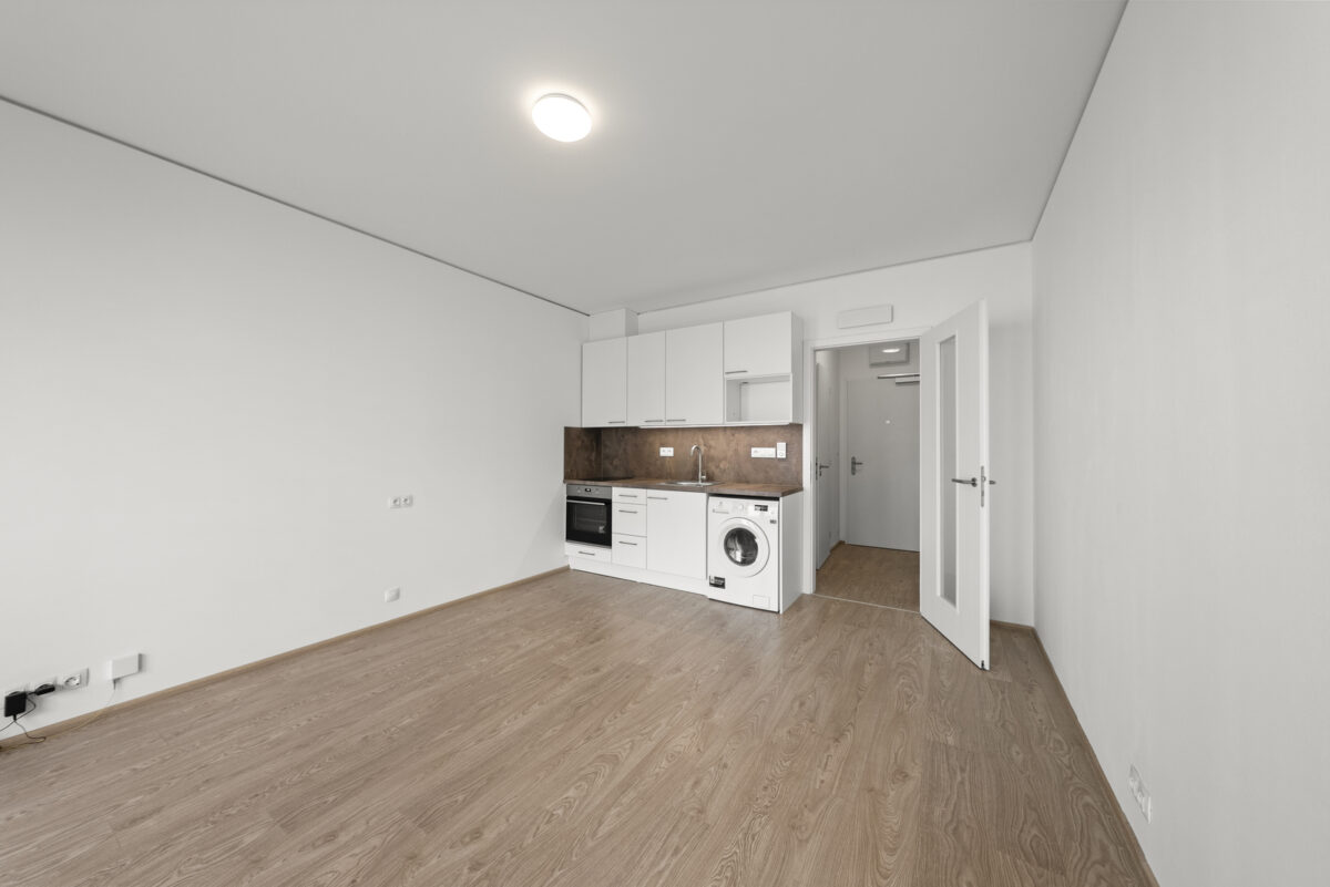 Pron&aacute;jem ateli&eacute;ru v 4. patře Pal&aacute;ce Trnit&aacute; &ndash; novostavba s balkonem a skvělou dostupnost&iacute;