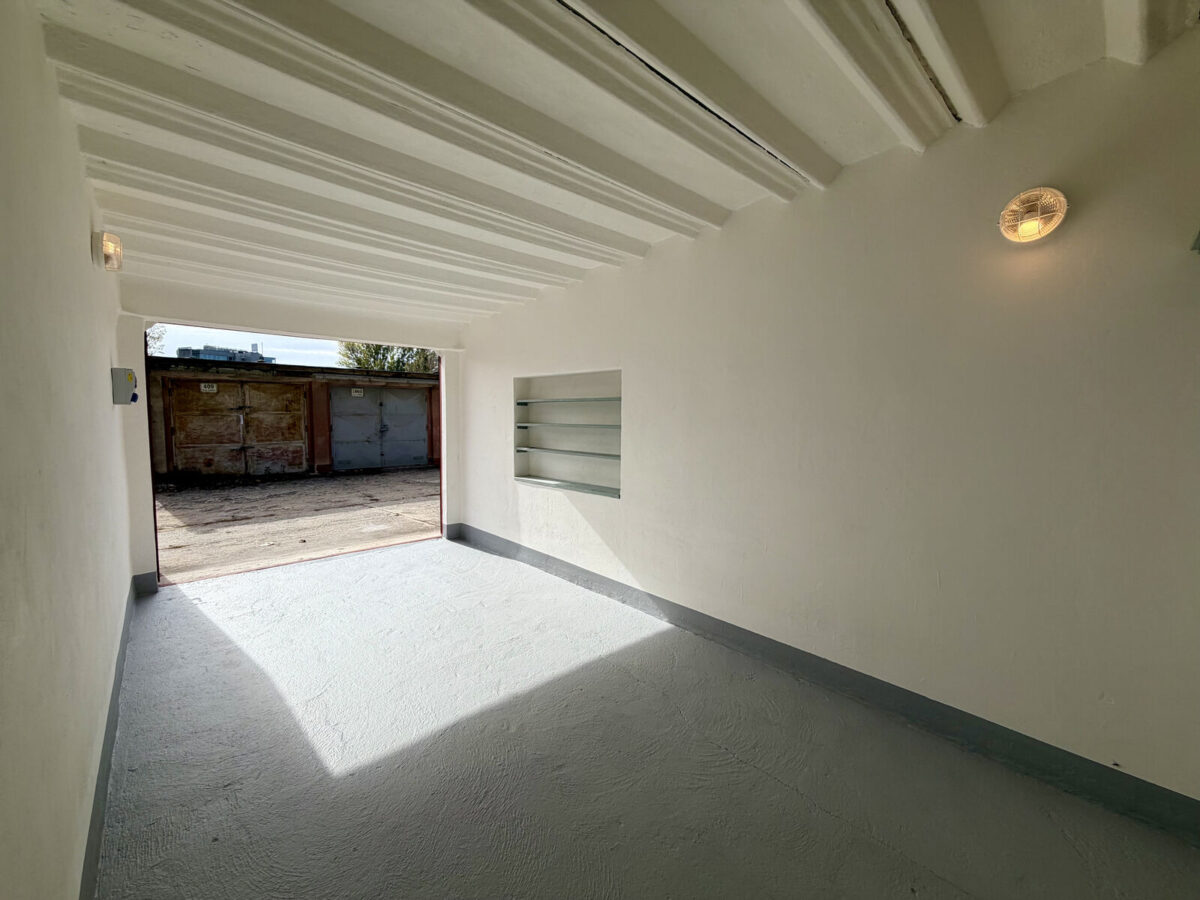 Zděn&aacute; gar&aacute;ž po kompletn&iacute; renovaci &ndash; Brno-Lesn&aacute;, ul. Tř&iacute;skalova