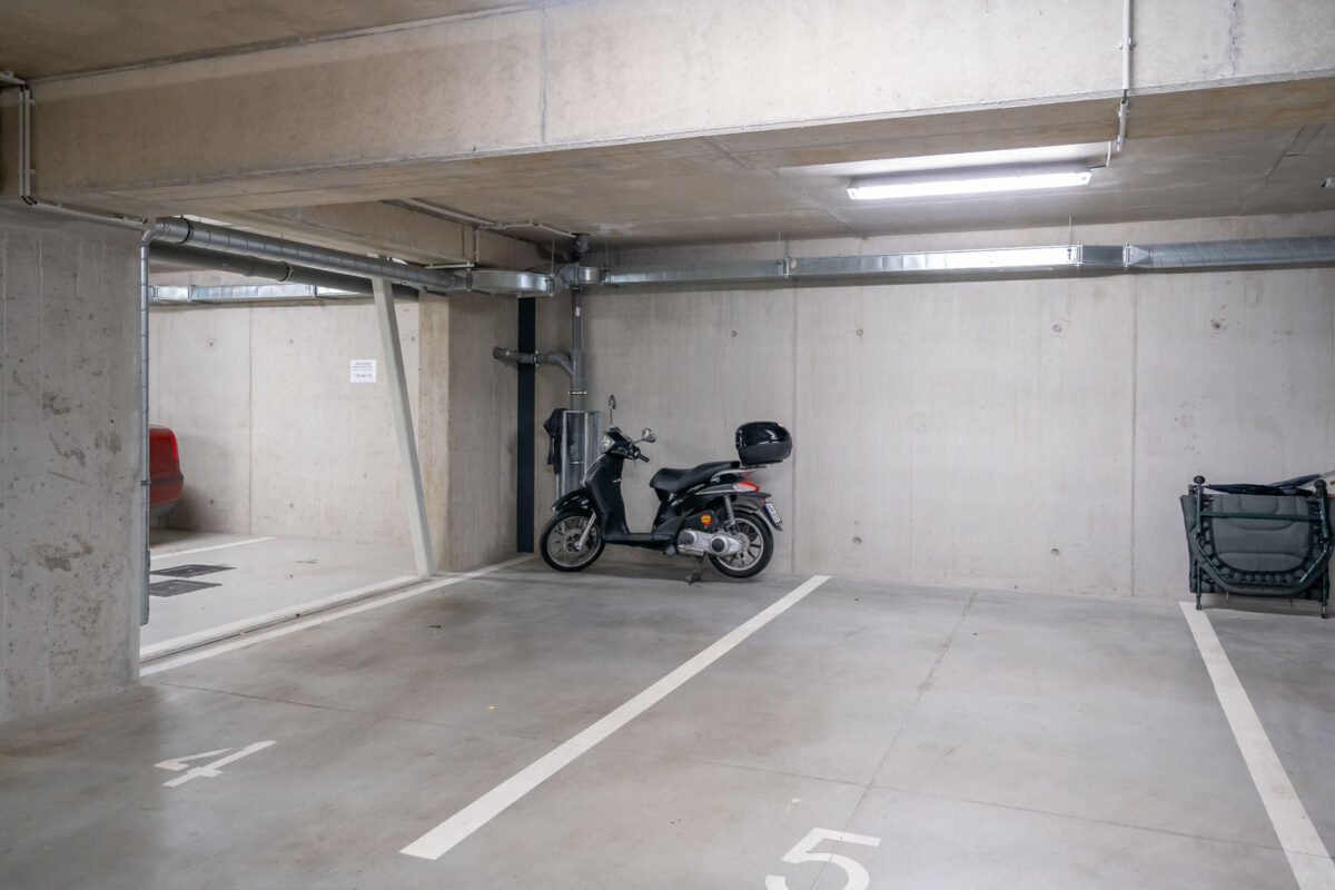 Pron&aacute;jem gar&aacute;žov&eacute;ho st&aacute;n&iacute; 18 m&sup2; Kumpo&scaron;tova, Brno - Sadov&aacute;