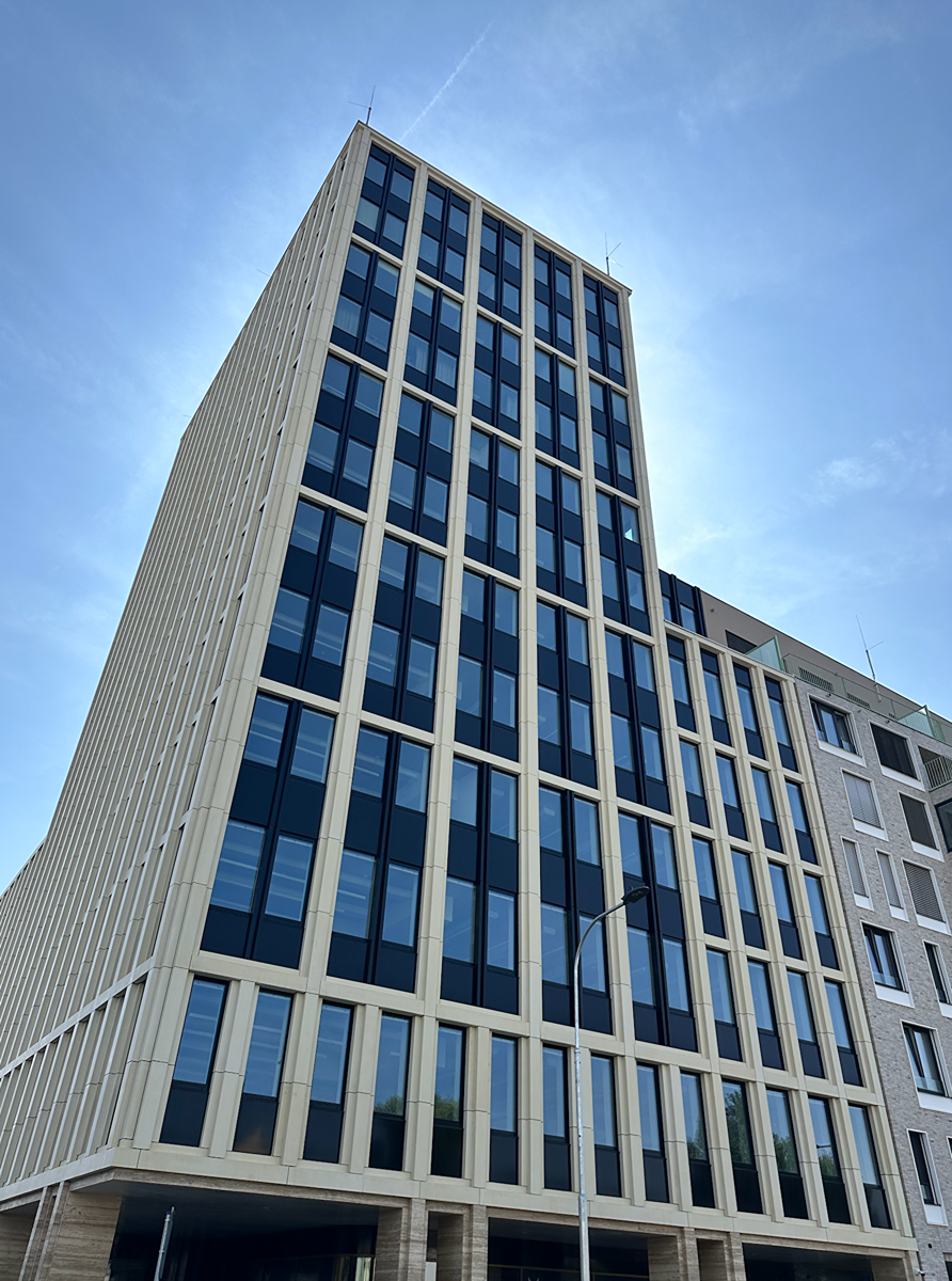 Pron&aacute;jem parkovac&iacute;ho m&iacute;sto v objektu Pal&aacute;c Trnit&aacute;